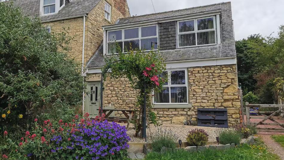 External view of Old Stone Cottage