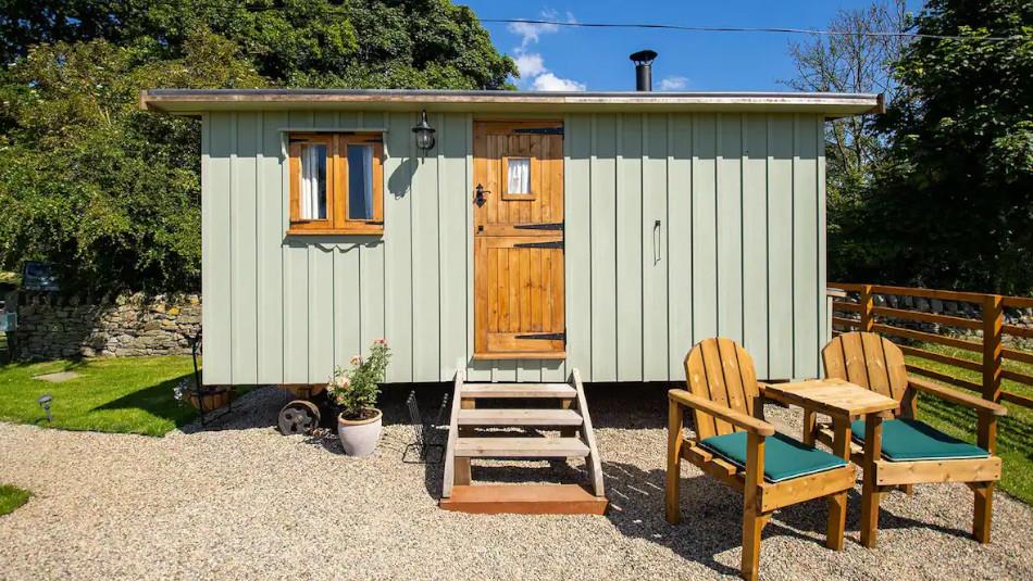 Sycamore Shepherd's Hut at Edge Knoll Farm