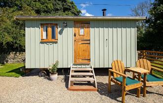 Sycamore Shepherd's Hut at Edge Knoll Farm