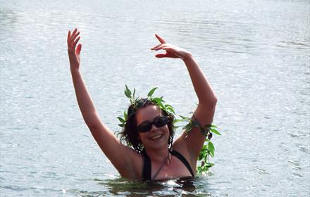 Hayley Crawshaw dancing whilst wild swimming in the Thames