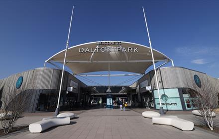 Entrance to Dalton Park Outlet and Outdoors