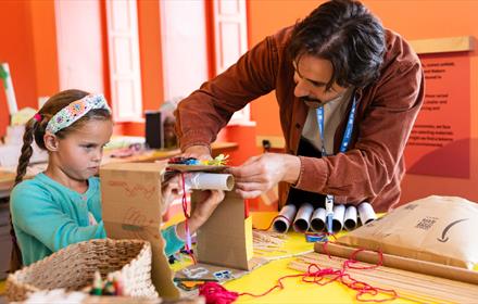 ©ClaireCollinsonPhotography.
Children designing their dream outfit by layering/shaping vibrant coloured paper
