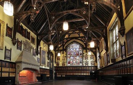 The great hall in Durham Town Hall with vaulted ceiling.