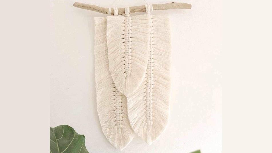Example of Macrame feather wall hanging