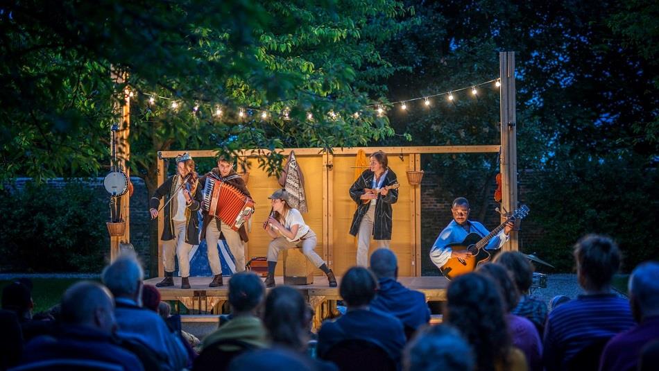 Open Air Theatre – The Secret Diary of Henry VIII Raby Castle