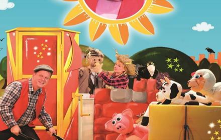 Photo of Pongo Pig cast and puppets on stage.