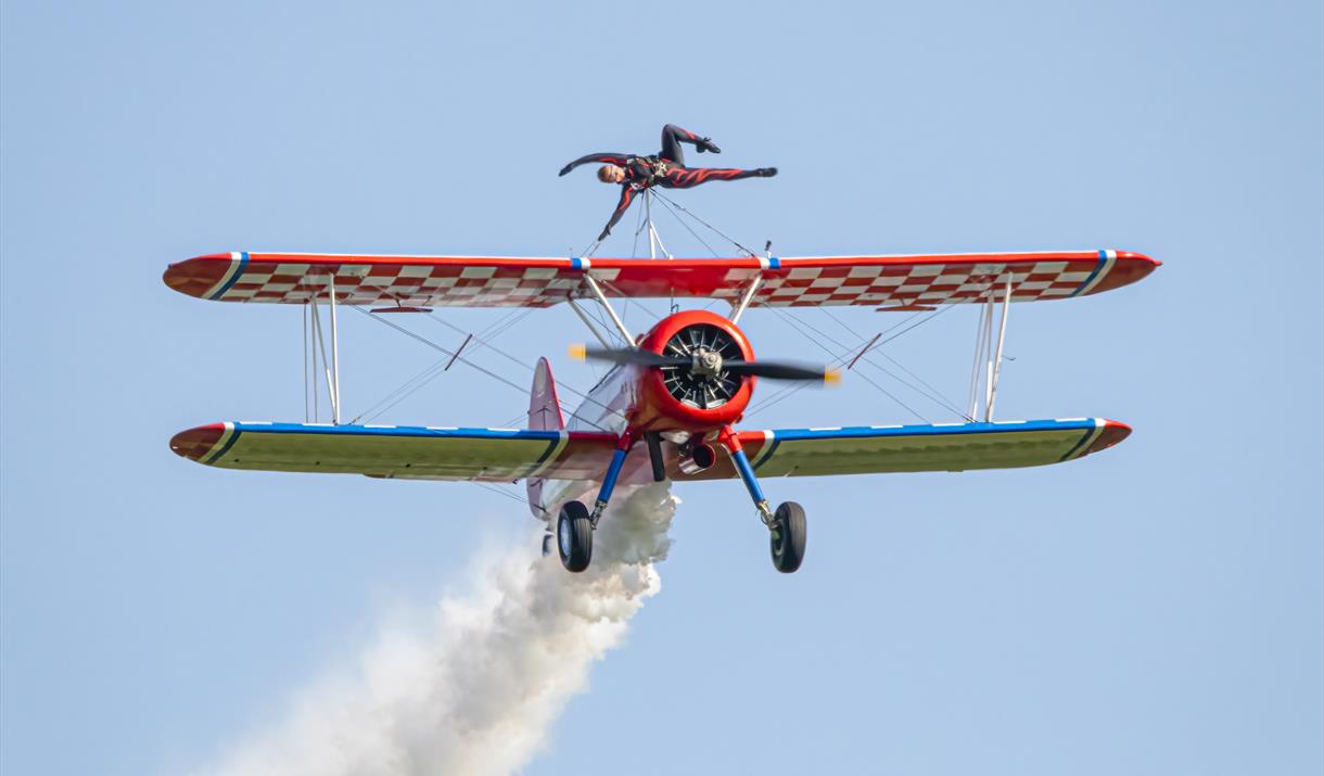 Aerosuperbatics Wingwalkers