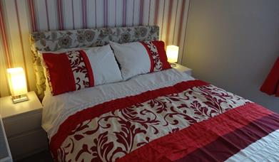 King size bed with rear facing room & full private bathroom, at Three B's Rooms, Bridlington, East Yorkshire