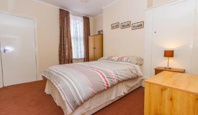A bedroom at Sunnyside Holiday Apartments in East Yorkshire.