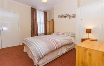 A bedroom at Sunnyside Holiday Apartments in East Yorkshire.