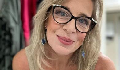 Katie Hopkins Babbacombe Theatre picture of Katie Hopkins in a theatre dressing room 