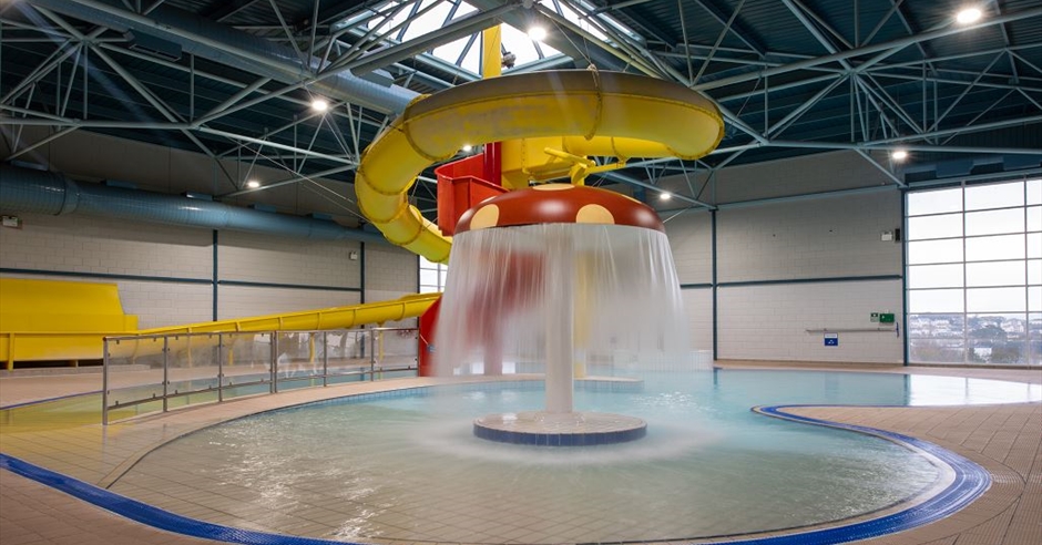 hoburne swimming pool opening times