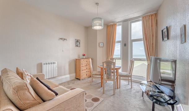 Dining area sea view glencoe holiday apartments Paignton
