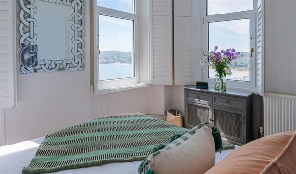 Wake up to sea views at Vane Lookout