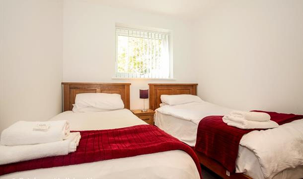 Twin bedroom, Plover 3, The Cove, Brixham Devon