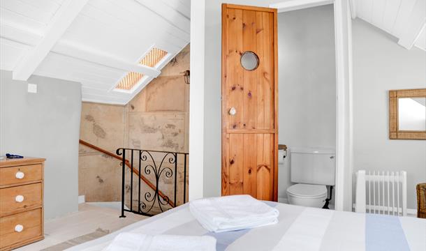 Trade Winds, 4 Customs Court