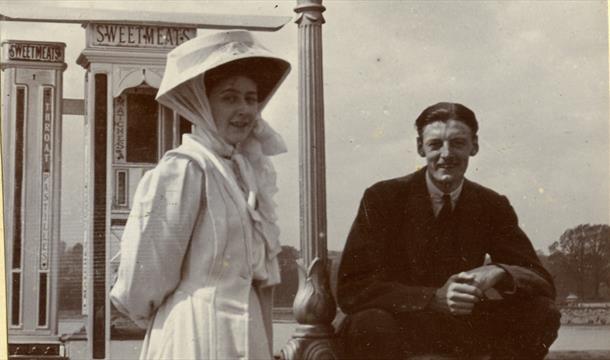 Agatha Christie Mile - Sightseeing in Torquay, Torquay - English Riviera