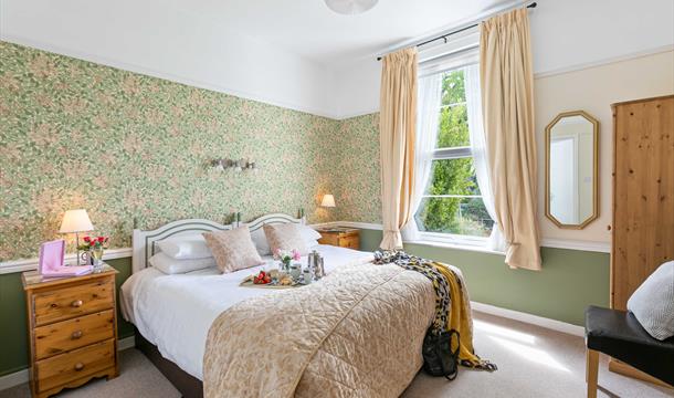 Ground floor twin/super king room at Abbeyfield B&B