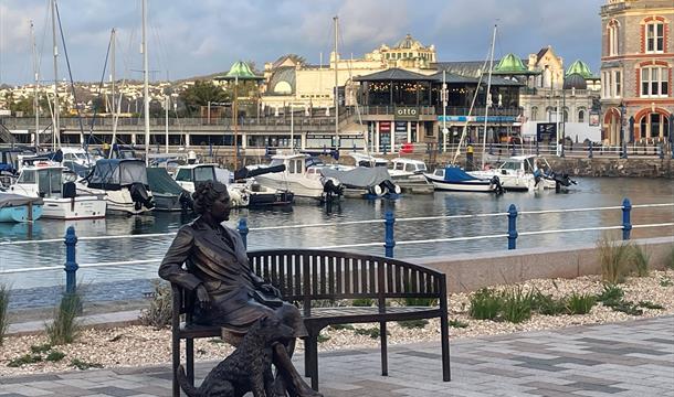 Agatha Christie and her dog Peter, Statue on Torquay harbourside