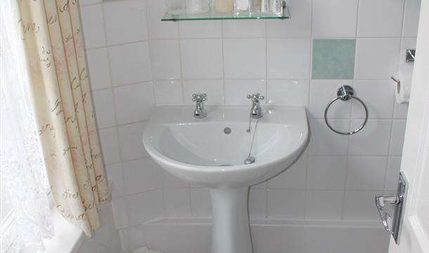 Ensuite bathroom, Tor Dean, Torquay, Devon