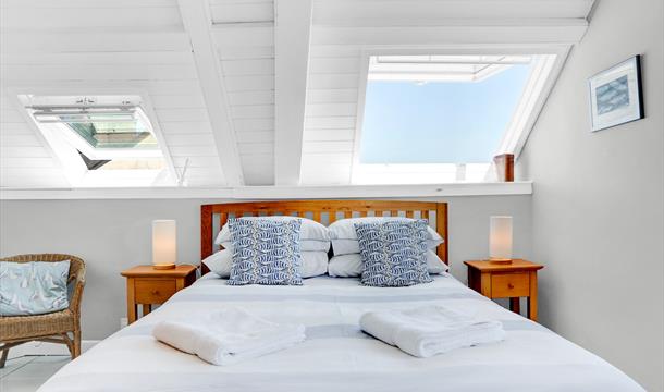 Trade Winds, 4 Customs Court