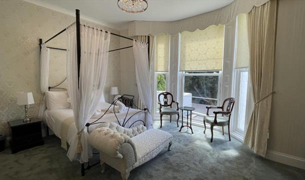 Four Poster Bedroom, Glenorleigh, Torquay, Devon