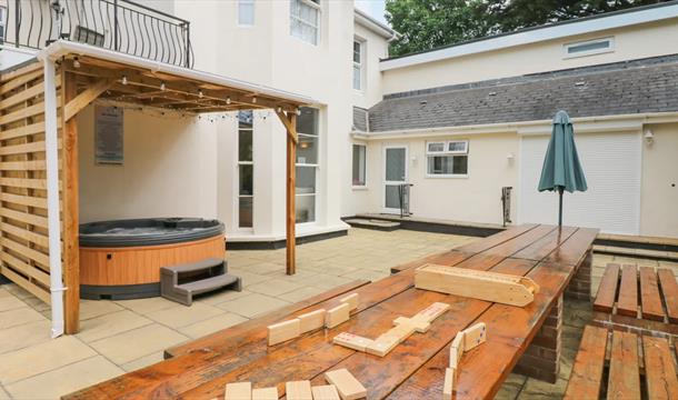 Hot tub at Babbacombe Hall