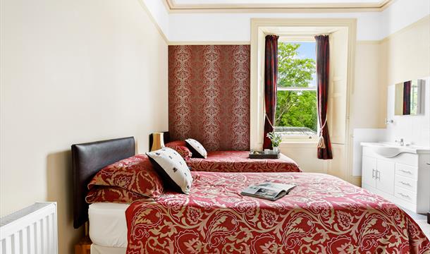 Napoli apartment bedroom with twin beds, basin unit and window