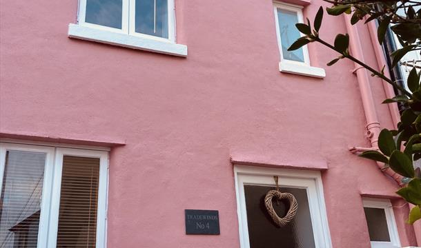 Trade Winds, 4 Customs Court