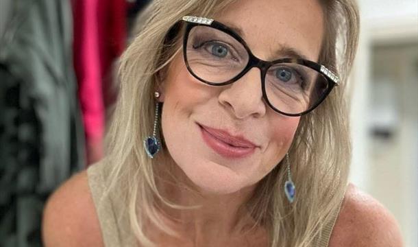 Katie Hopkins Babbacombe Theatre picture of Katie Hopkins in a theatre dressing room
