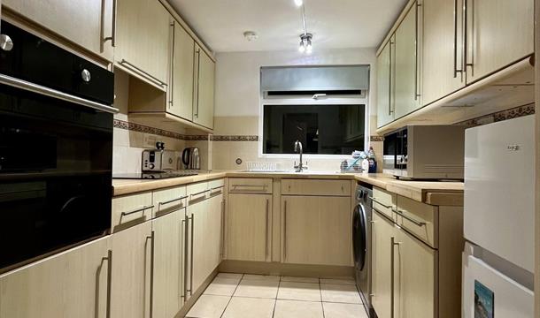 Accessible kitchen at Seahorses, accessible bungalow, brixham, Kitchen with induction hob, electric oven, microwave with grill