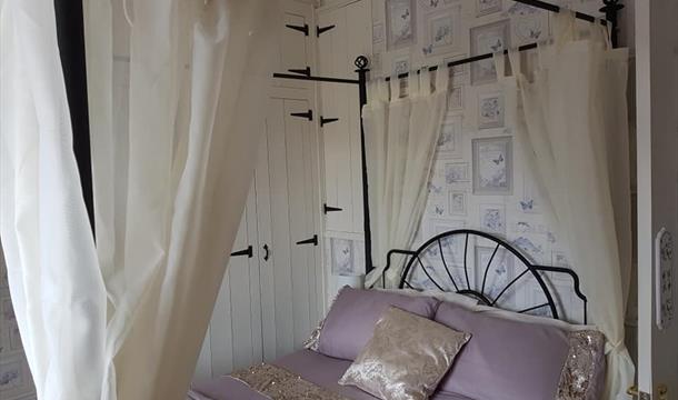 Four Poster Bed, Three Sisters Cottage, 44 Coombe Lane, Torquay, Devon