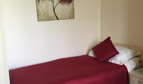 Twin room flat 5 Adelphi Holiday Apartments, Paignton, Devon