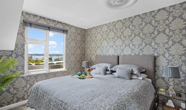 The Penthouse - Superking bedroom (or twin beds)