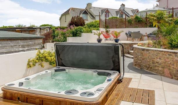 Hot Tub at Wrens Perch, 5 Garlic Rea, Brixham, Devon