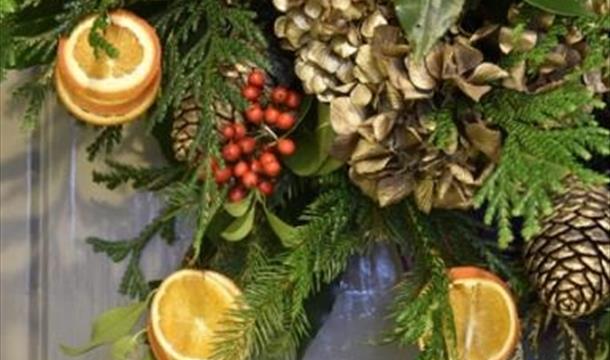 image of a Christmas decoration made of pine cones, dried orange slices and foliage