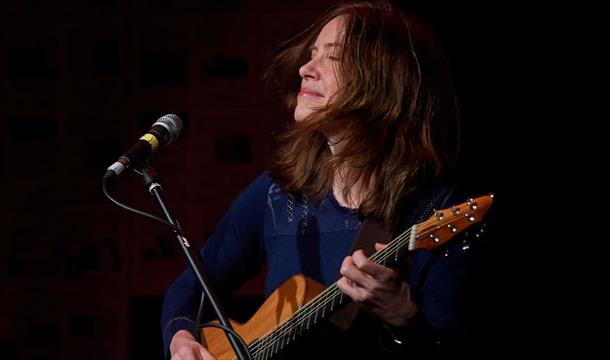 Sarah McQuaid with a guitar