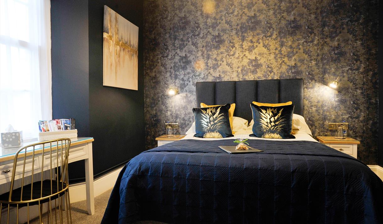 The Cleveland Bed and Breakfast TORQUAY English Riviera