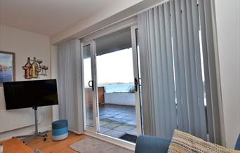 Lounge/Patio doors and view, 3 Avocet, The Cove, Brixham