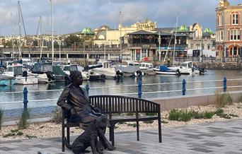 Agatha Christie and her dog Peter, Statue on Torquay harbourside