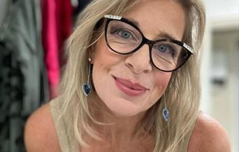 Katie Hopkins Babbacombe Theatre picture of Katie Hopkins in a theatre dressing room