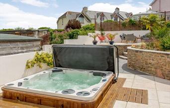 Hot Tub at Wrens Perch, 5 Garlic Rea, Brixham, Devon