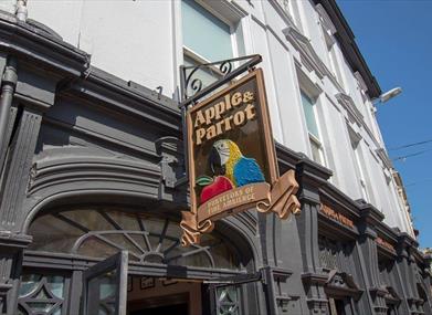 The Apple & Parrot
