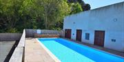 Shared outdoor swimming pool, 3 Avocet, The Cove, Brixham
