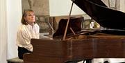 Anne Fairey - Pianist