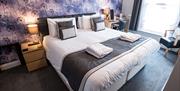 Superking or Twin Room with en-suite bathroom at Grosvenor House, Torquay, Devon