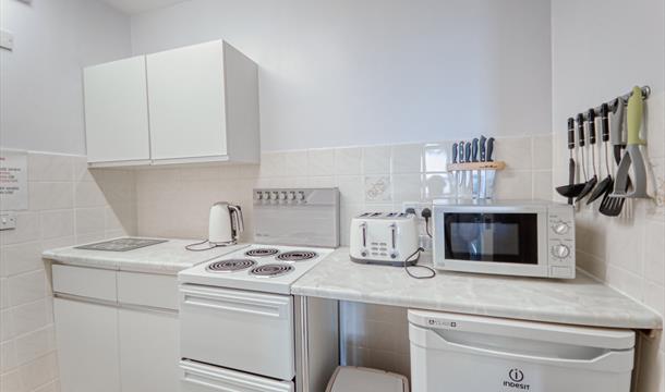Fully fitted kitchen glencoe apartments