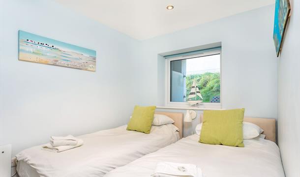 Twin Bedroom, Lapwing 1, The Cove, Brixham, Devon
