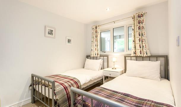 Twin Bedroom, 3 Sandpiper, The Cove, Brixham, Devon