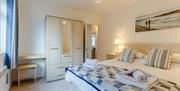 Bedroom with kingsize bed - Torbay View, 10 Dolphin Court